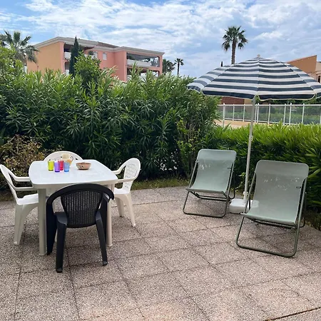 Apartmán T2 En Rez De Jardin Avec Piscine Le Lavandou