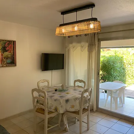 T2 En Rez De Jardin Avec Piscine